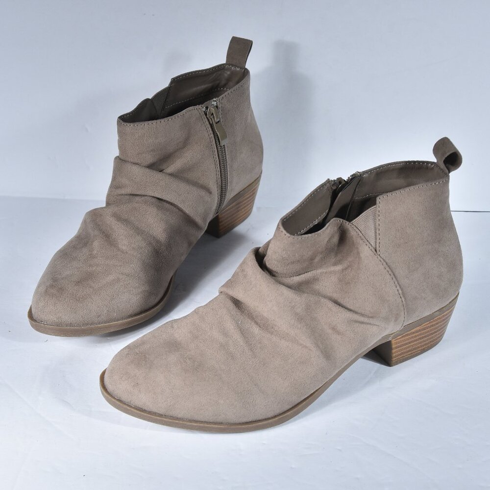 Torrid Ankle Chelsea Bootie size 7.5 Wide